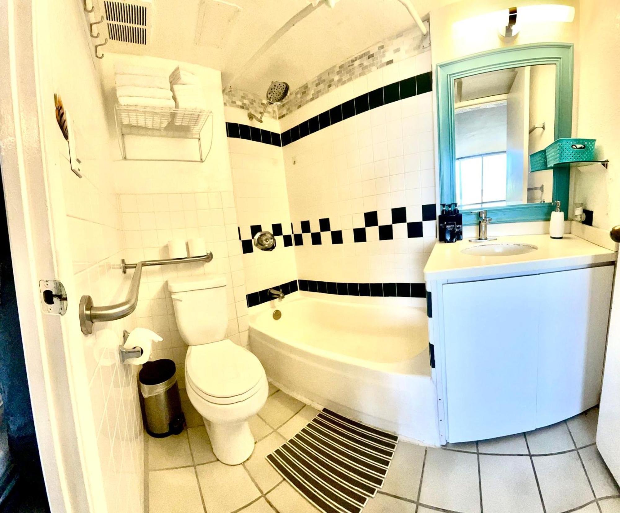 Diamond, Ocean, And Canal View Affordable Family House7Person Honolulu Exterior photo